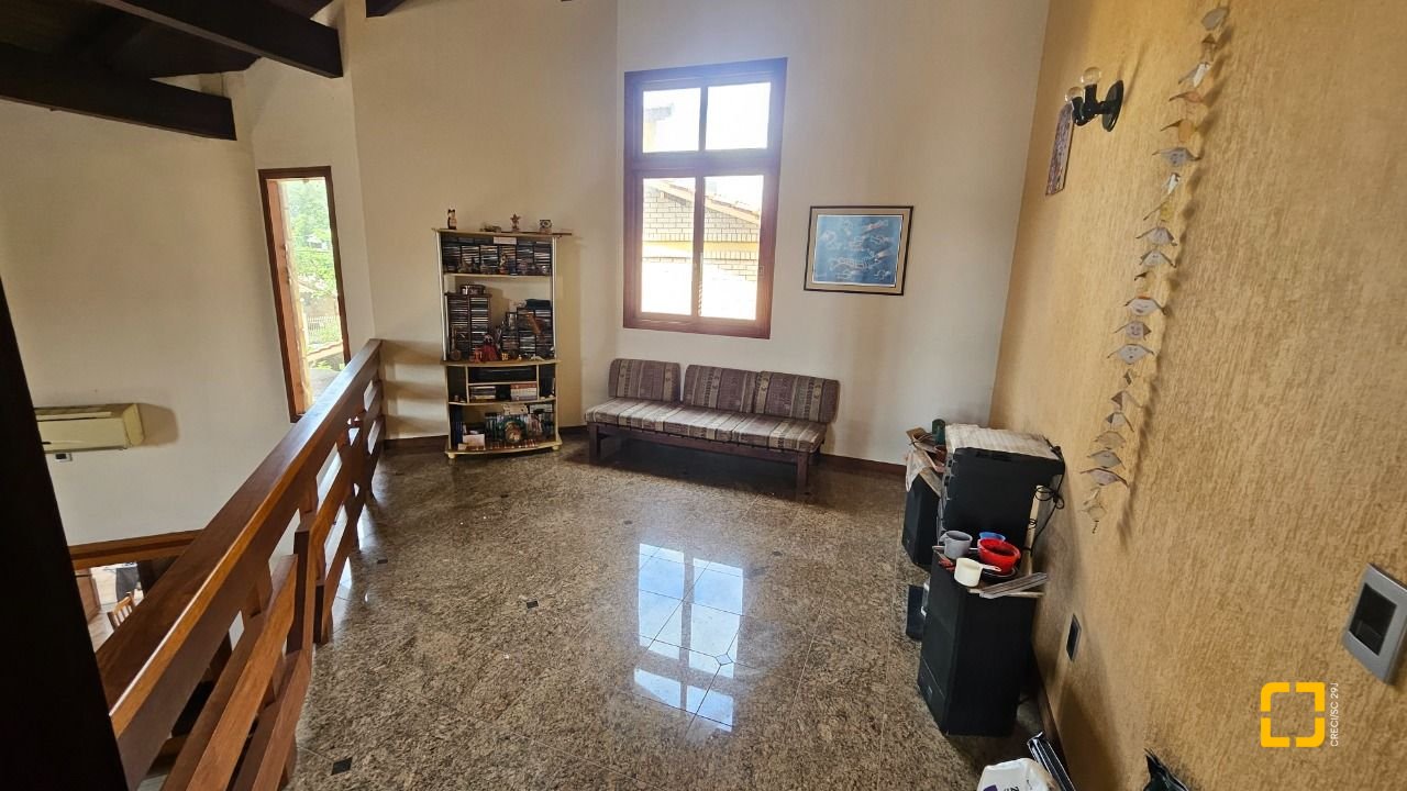 Casa com 430m², 12 quartos (sendo 5 suítes), 2 garagens, no bairro Jurerê em Florianópolis