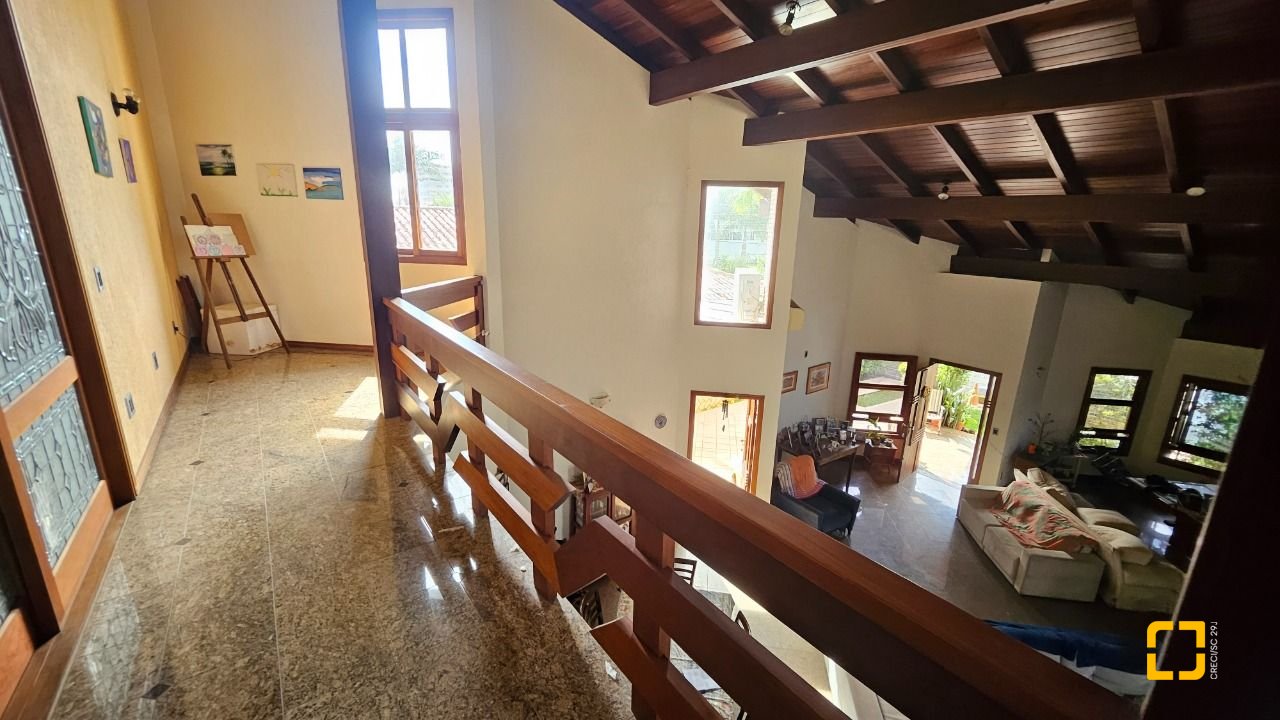 Casa com 430m², 12 quartos (sendo 5 suítes), 2 garagens, no bairro Jurerê em Florianópolis