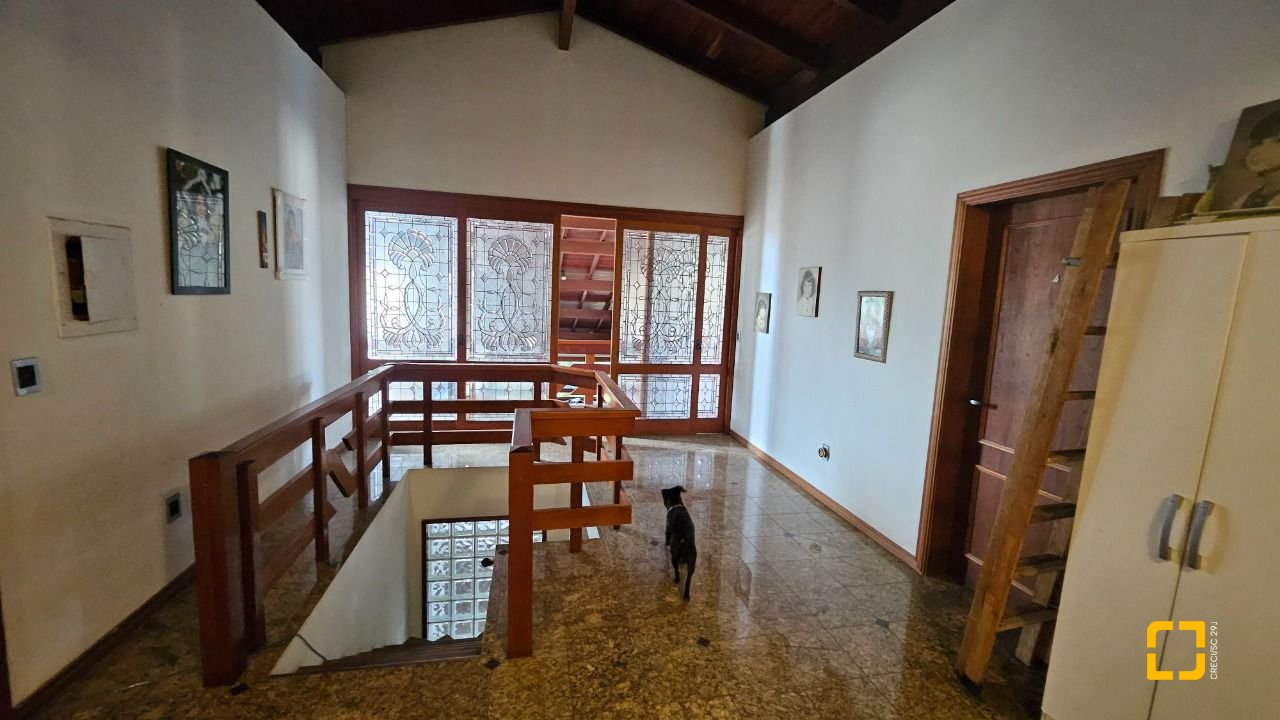 Casa com 430m², 12 quartos (sendo 5 suítes), 2 garagens, no bairro Jurerê em Florianópolis