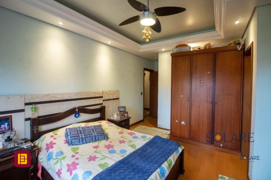 Casa com 430m², 12 quartos (sendo 5 suítes), 2 garagens, no bairro Jurerê em Florianópolis