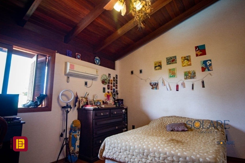 Casa com 430m², 12 quartos (sendo 5 suítes), 2 garagens, no bairro Jurerê em Florianópolis