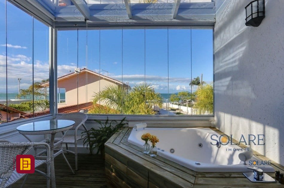 Hotel com 350m², 10 quartos (sendo 10 suítes), no bairro Canasvieiras em Florianópolis