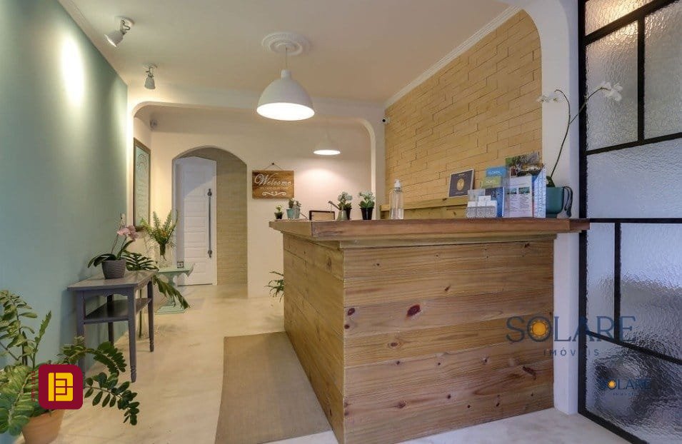 Hotel com 350m², 10 quartos (sendo 10 suítes), no bairro Canasvieiras em Florianópolis