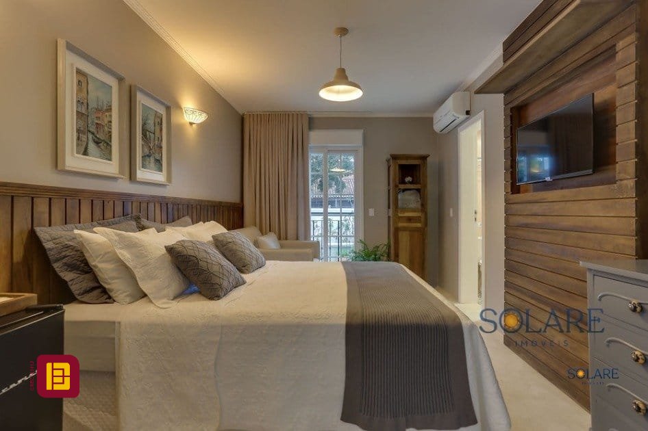 Hotel com 350m², 10 quartos (sendo 10 suítes), no bairro Canasvieiras em Florianópolis