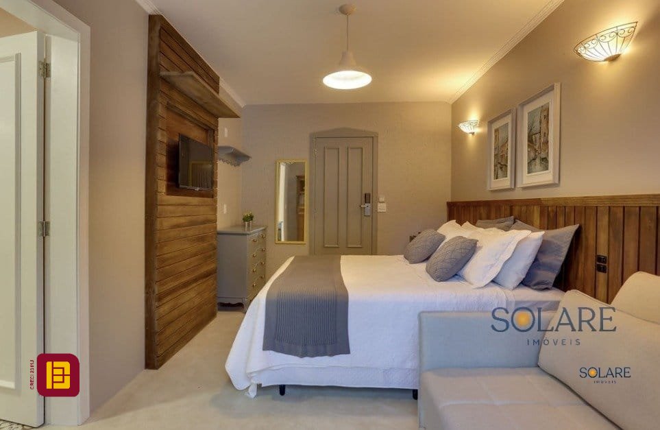 Hotel com 350m², 10 quartos (sendo 10 suítes), no bairro Canasvieiras em Florianópolis