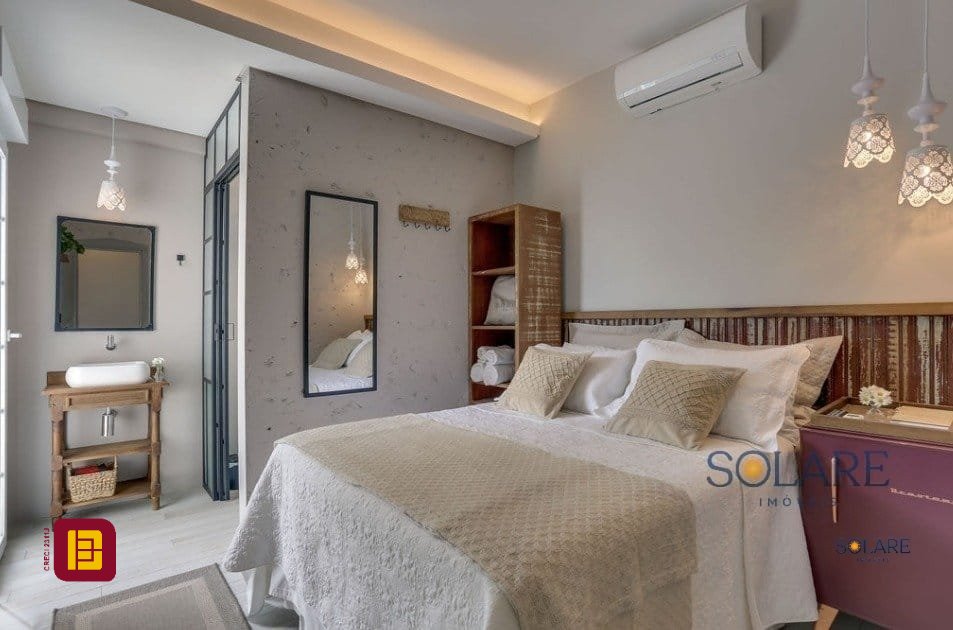 Hotel com 350m², 10 quartos (sendo 10 suítes), no bairro Canasvieiras em Florianópolis