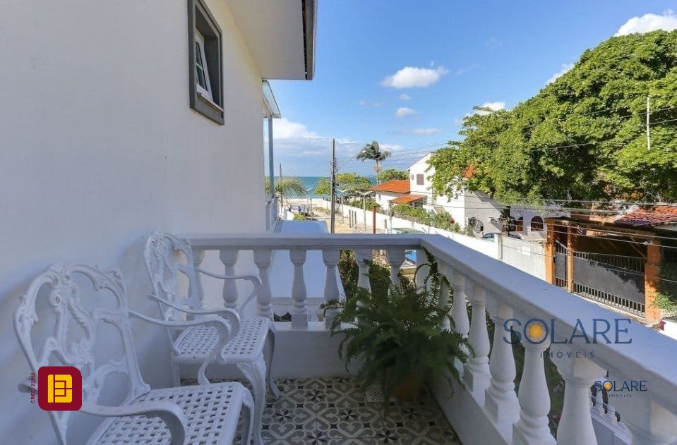 Hotel com 350m², 10 quartos (sendo 10 suítes), no bairro Canasvieiras em Florianópolis