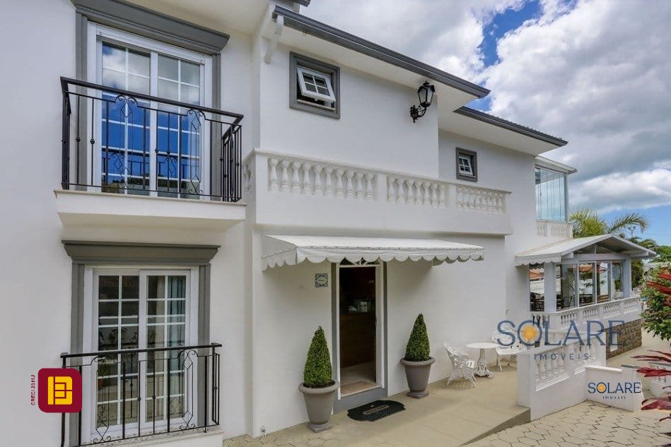 Hotel com 350m², 10 quartos (sendo 10 suítes), no bairro Canasvieiras em Florianópolis