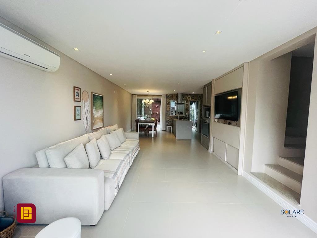 Casa de Condomínio com 149m², 3 quartos (sendo 1 suíte), 2 garagens, no bairro Sambaqui em Florianópolis