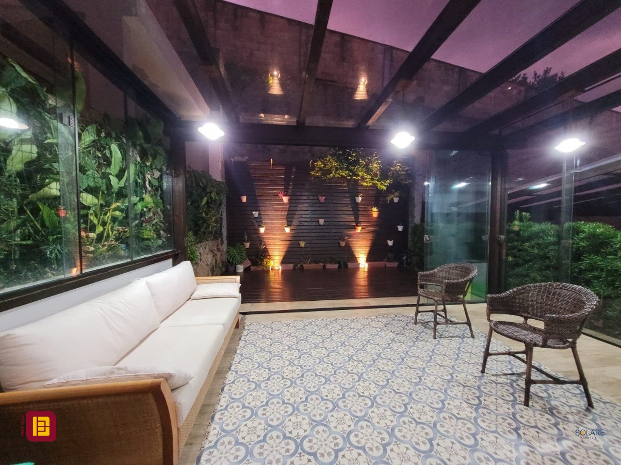 Casa de Condomínio com 149m², 3 quartos (sendo 1 suíte), 2 garagens, no bairro Sambaqui em Florianópolis