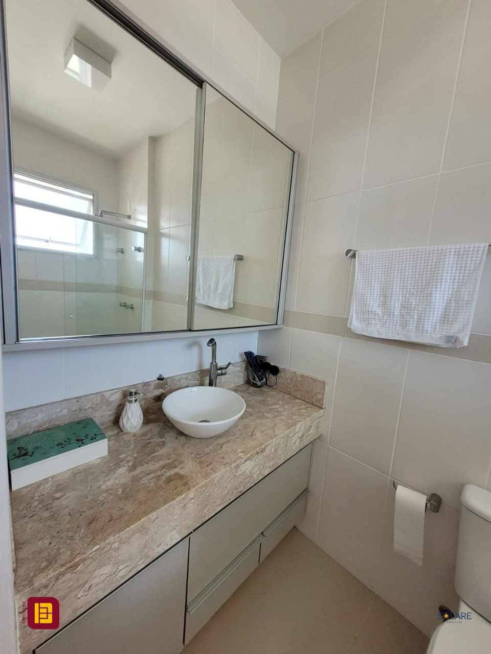 Casa de Condomínio com 149m², 3 quartos (sendo 1 suíte), 2 garagens, no bairro Sambaqui em Florianópolis