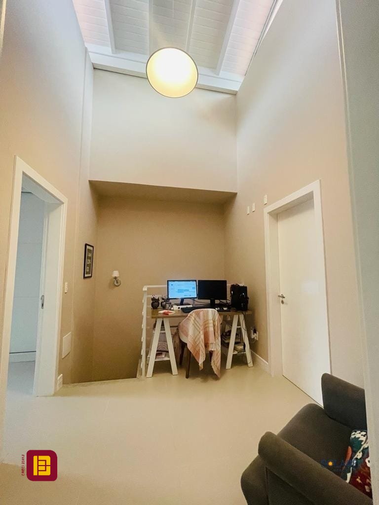 Casa de Condomínio com 149m², 3 quartos (sendo 1 suíte), 2 garagens, no bairro Sambaqui em Florianópolis