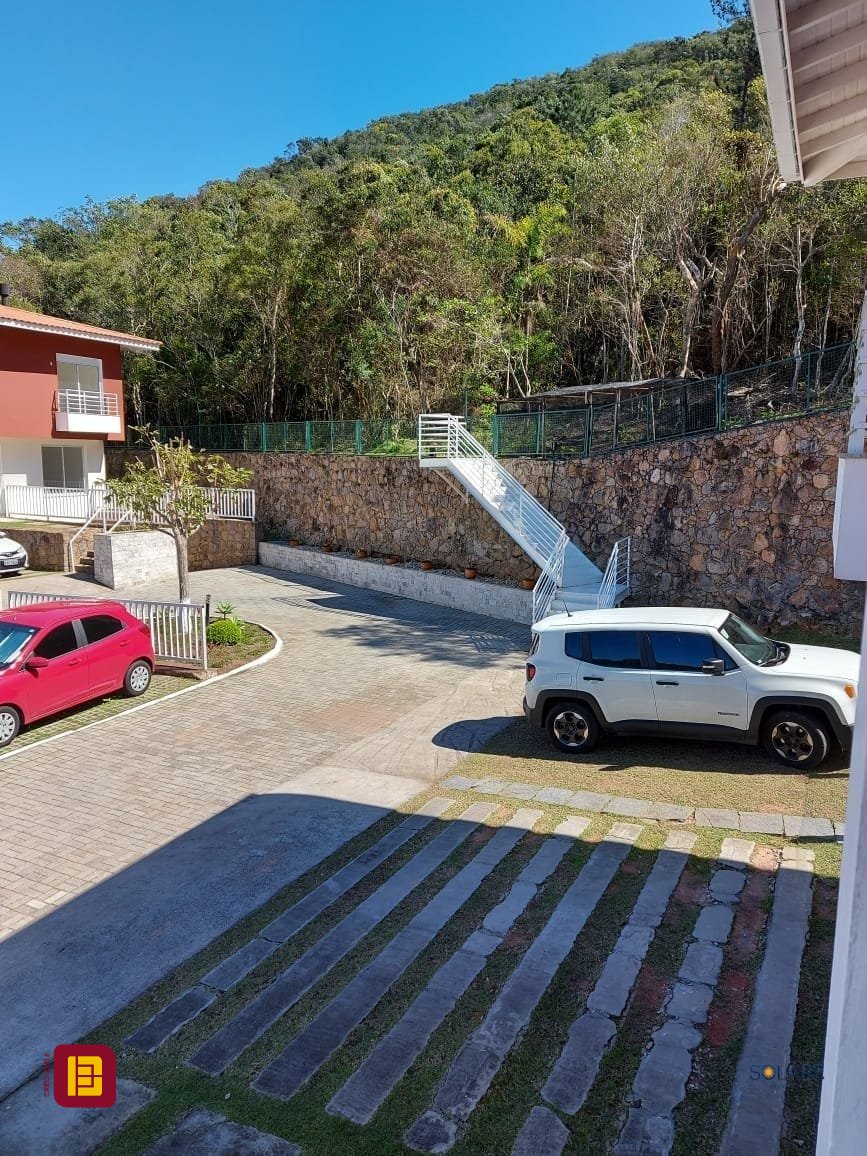 Casa de Condomínio com 149m², 3 quartos (sendo 1 suíte), 2 garagens, no bairro Sambaqui em Florianópolis
