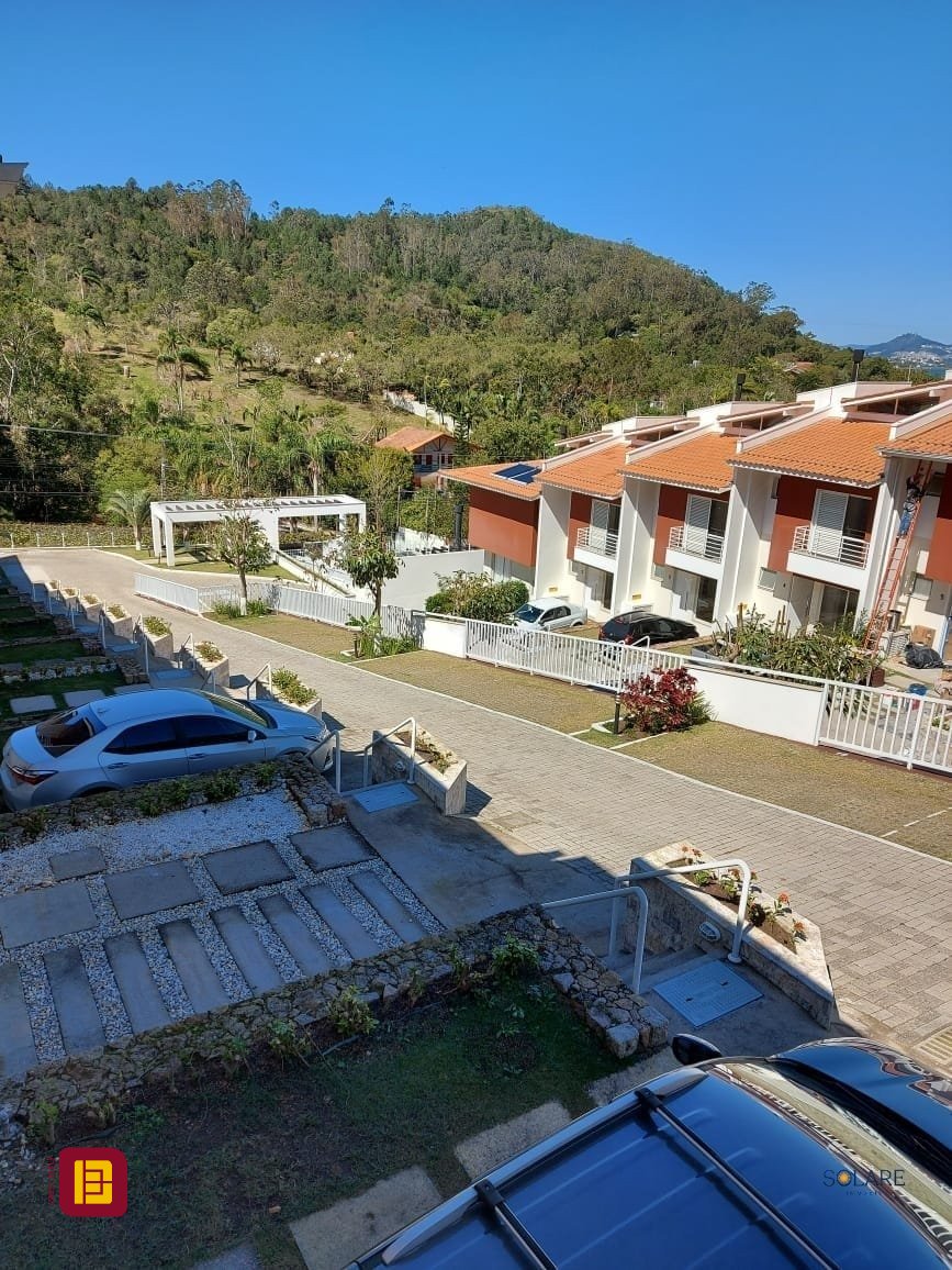 Casa de Condomínio com 149m², 3 quartos (sendo 1 suíte), 2 garagens, no bairro Sambaqui em Florianópolis