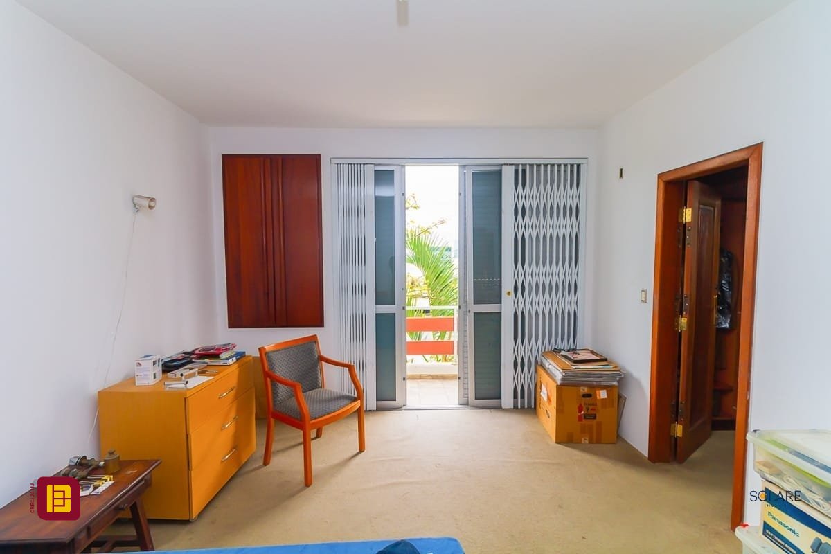 Apartamento com 230m², 5 quartos (sendo 1 suíte), 2 garagens, no bairro Agronômica em Florianópolis