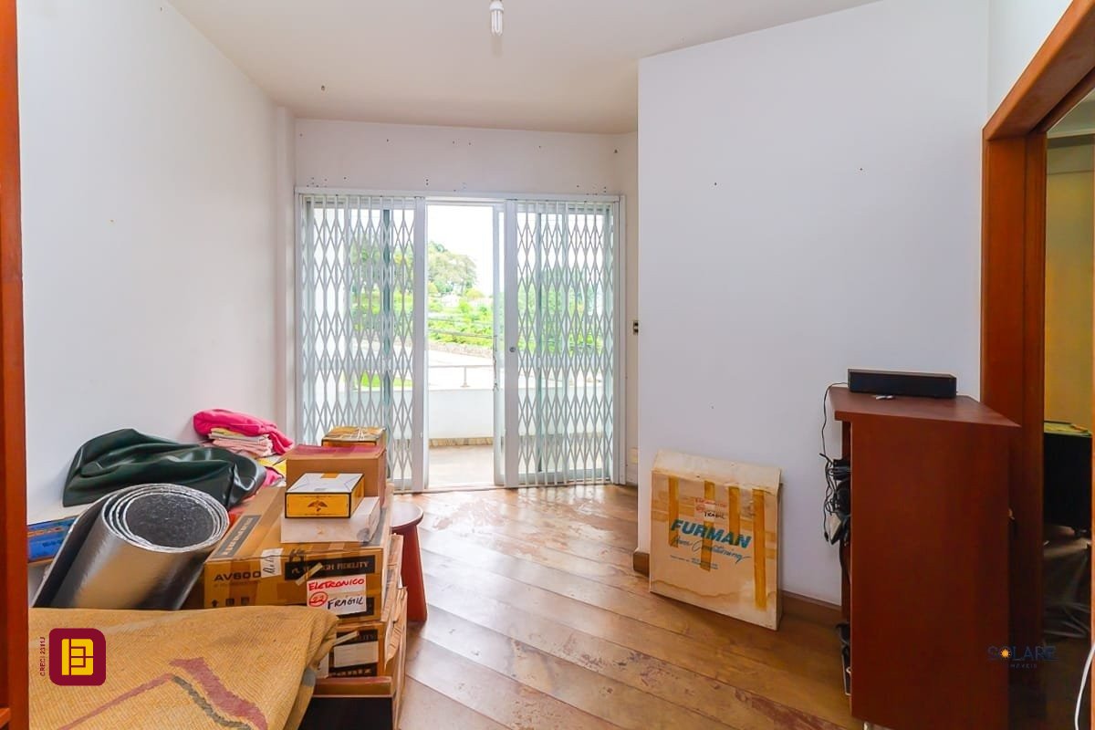 Apartamento com 230m², 5 quartos (sendo 1 suíte), 2 garagens, no bairro Agronômica em Florianópolis