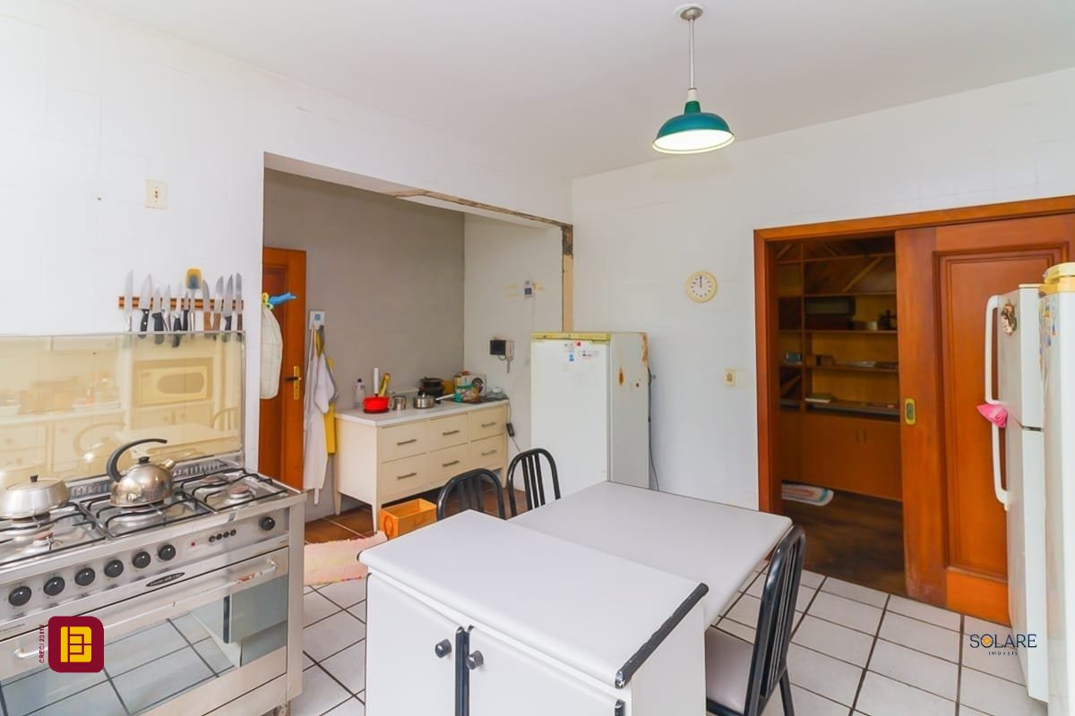 Apartamento com 230m², 5 quartos (sendo 1 suíte), 2 garagens, no bairro Agronômica em Florianópolis