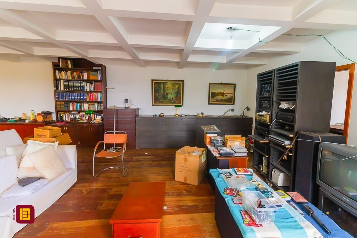 Apartamento com 230m², 5 quartos (sendo 1 suíte), 2 garagens, no bairro Agronômica em Florianópolis