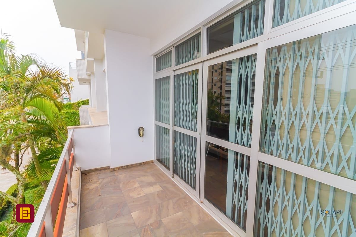 Apartamento com 230m², 5 quartos (sendo 1 suíte), 2 garagens, no bairro Agronômica em Florianópolis