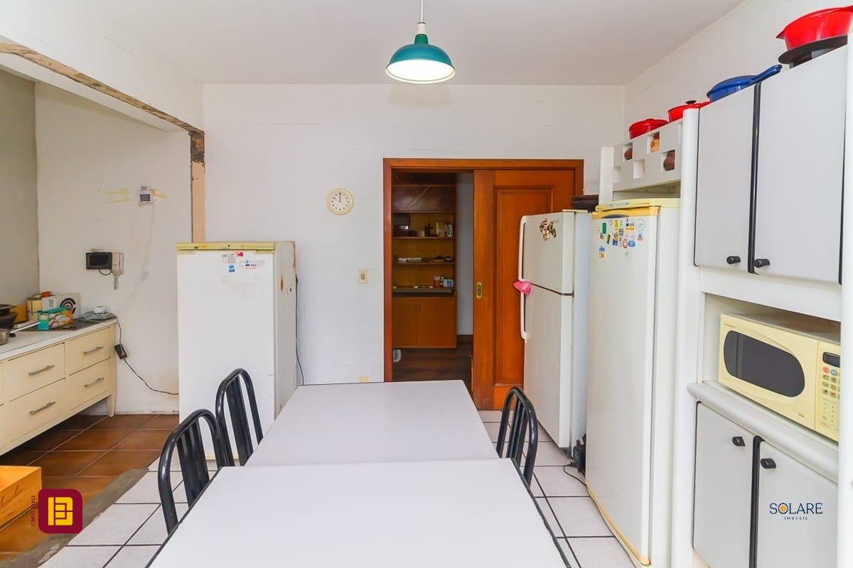 Apartamento com 230m², 5 quartos (sendo 1 suíte), 2 garagens, no bairro Agronômica em Florianópolis