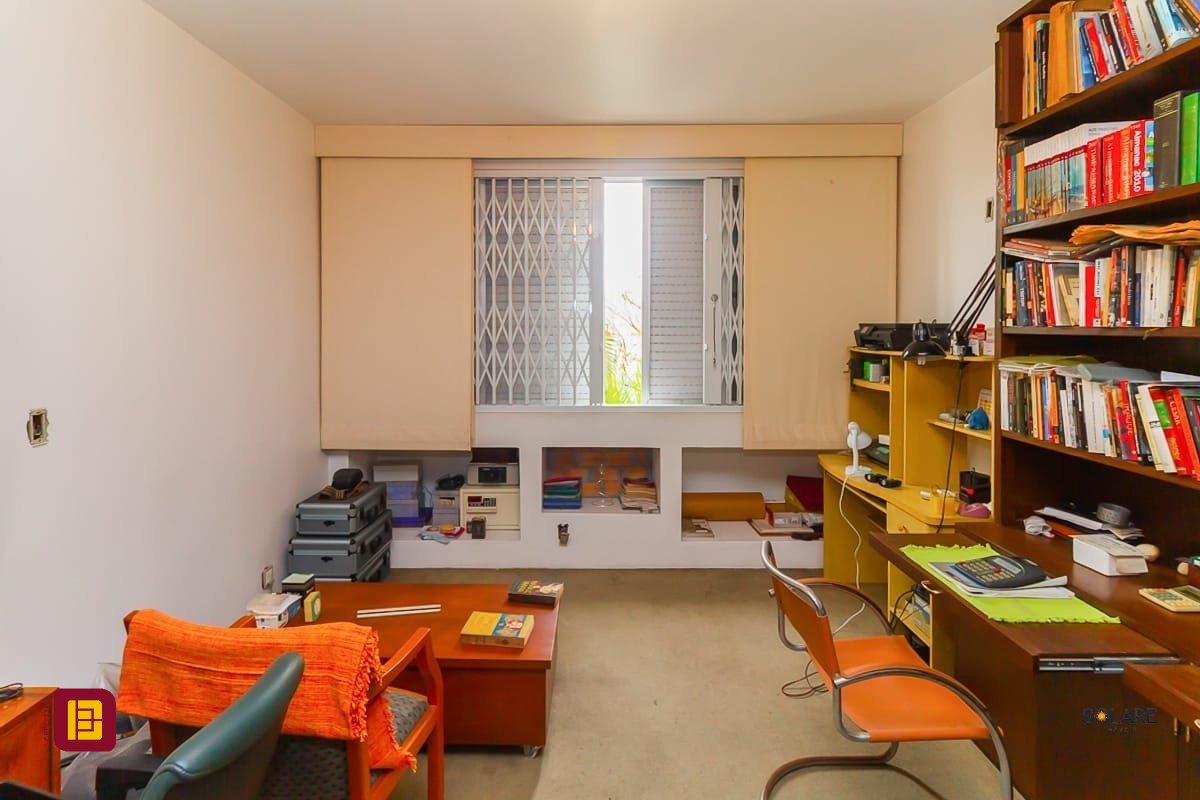 Apartamento com 230m², 5 quartos (sendo 1 suíte), 2 garagens, no bairro Agronômica em Florianópolis
