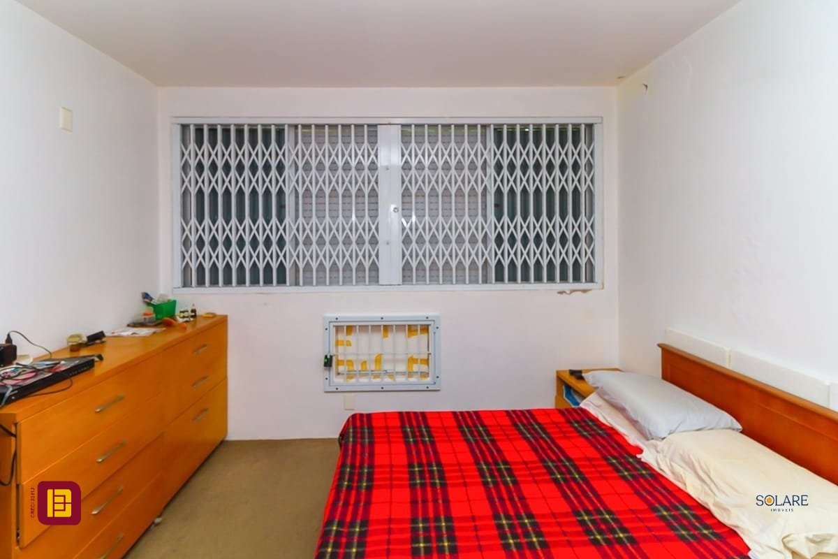 Apartamento com 230m², 5 quartos (sendo 1 suíte), 2 garagens, no bairro Agronômica em Florianópolis