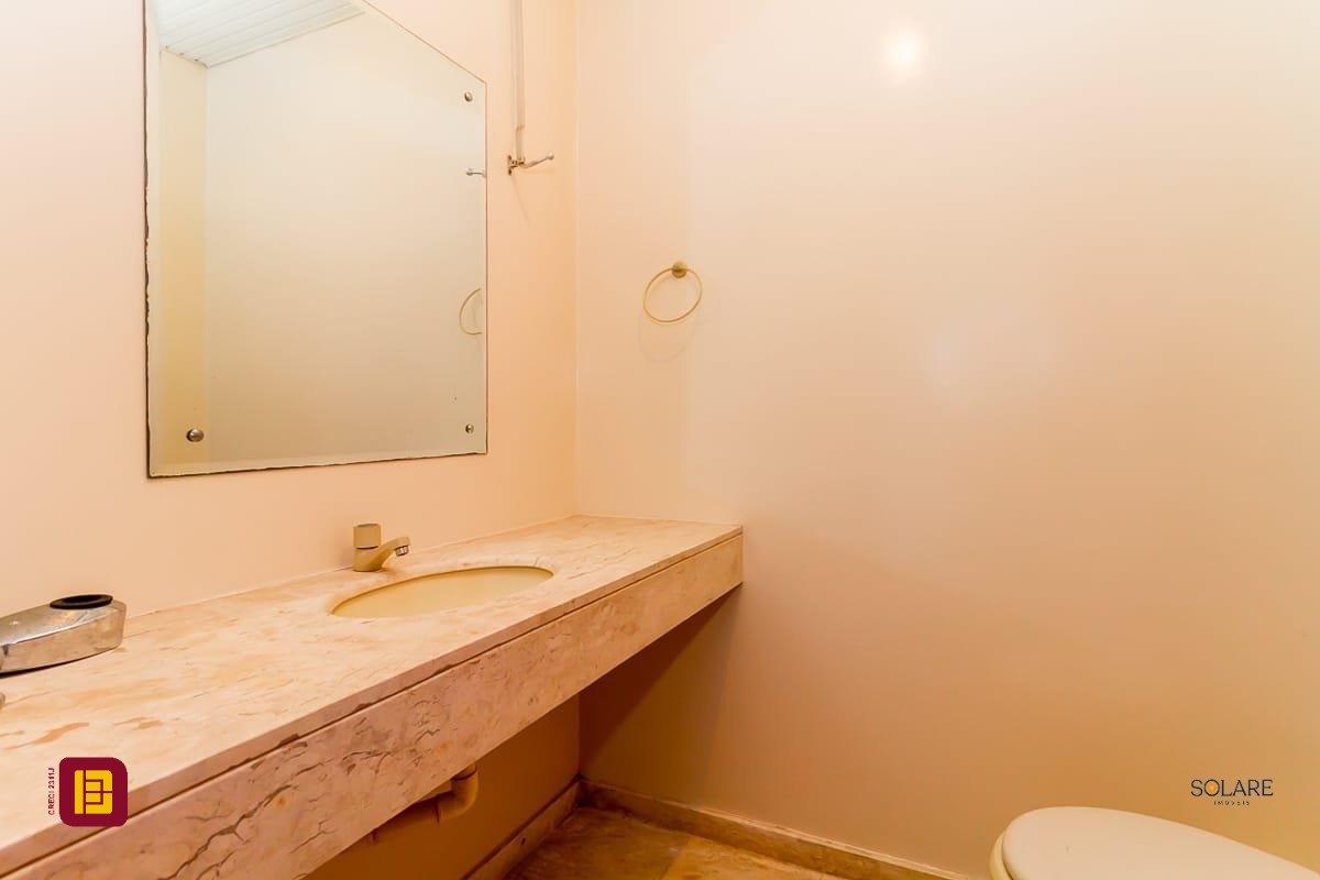Apartamento com 230m², 5 quartos (sendo 1 suíte), 2 garagens, no bairro Agronômica em Florianópolis