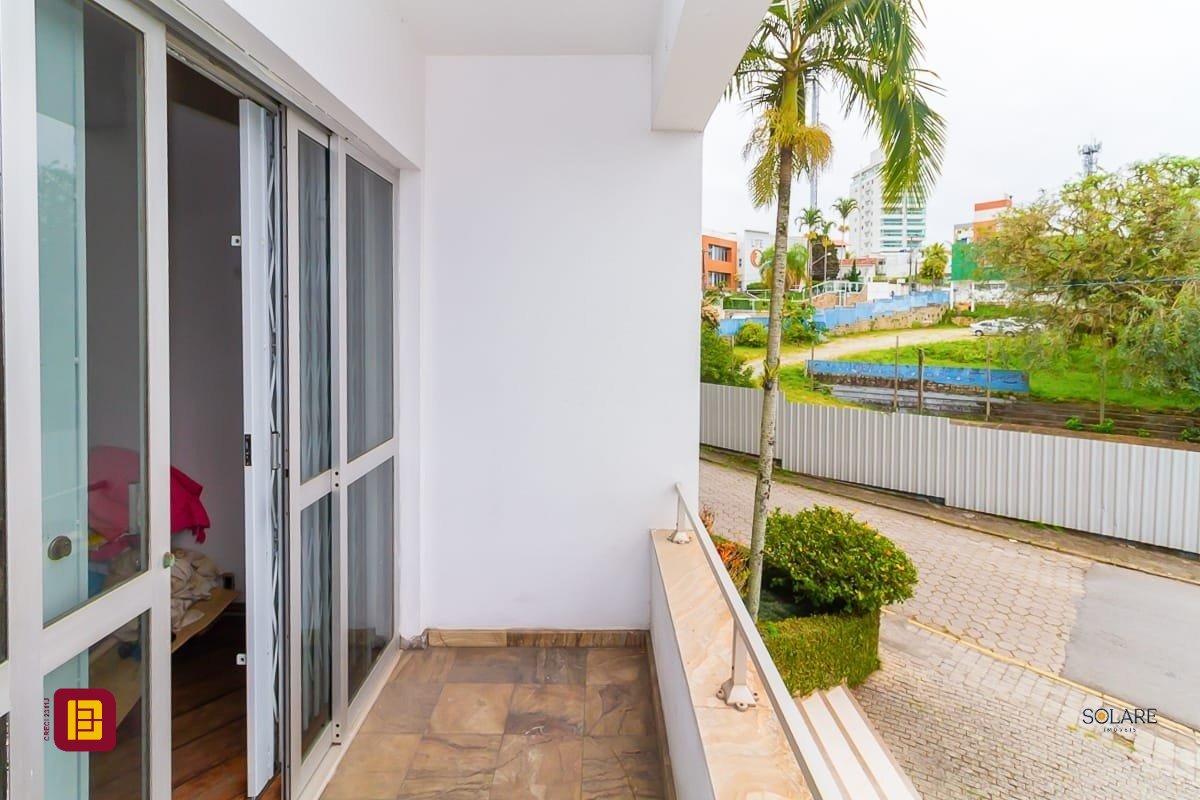 Apartamento com 230m², 5 quartos (sendo 1 suíte), 2 garagens, no bairro Agronômica em Florianópolis