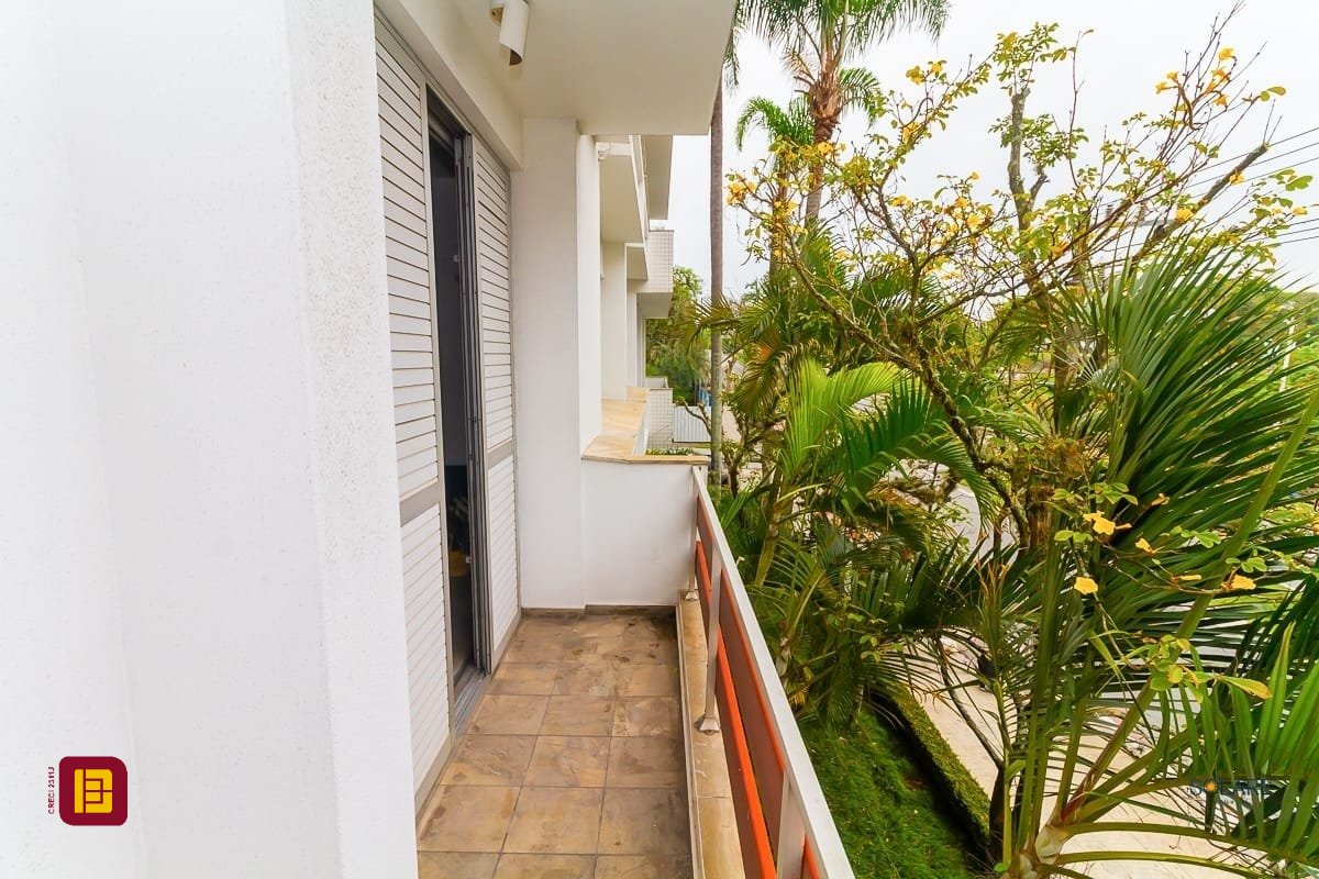 Apartamento com 230m², 5 quartos (sendo 1 suíte), 2 garagens, no bairro Agronômica em Florianópolis