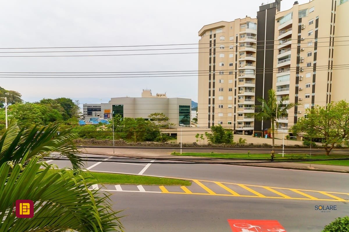 Apartamento com 230m², 5 quartos (sendo 1 suíte), 2 garagens, no bairro Agronômica em Florianópolis