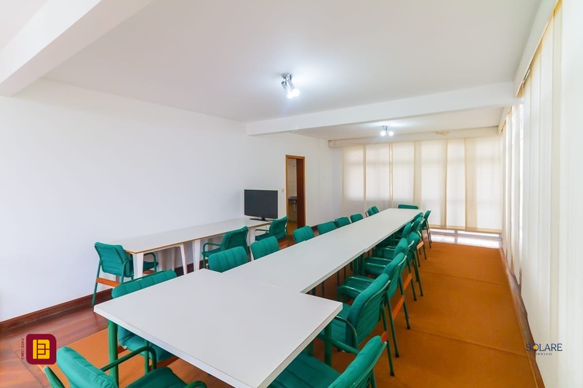 Apartamento com 230m², 5 quartos (sendo 1 suíte), 2 garagens, no bairro Agronômica em Florianópolis