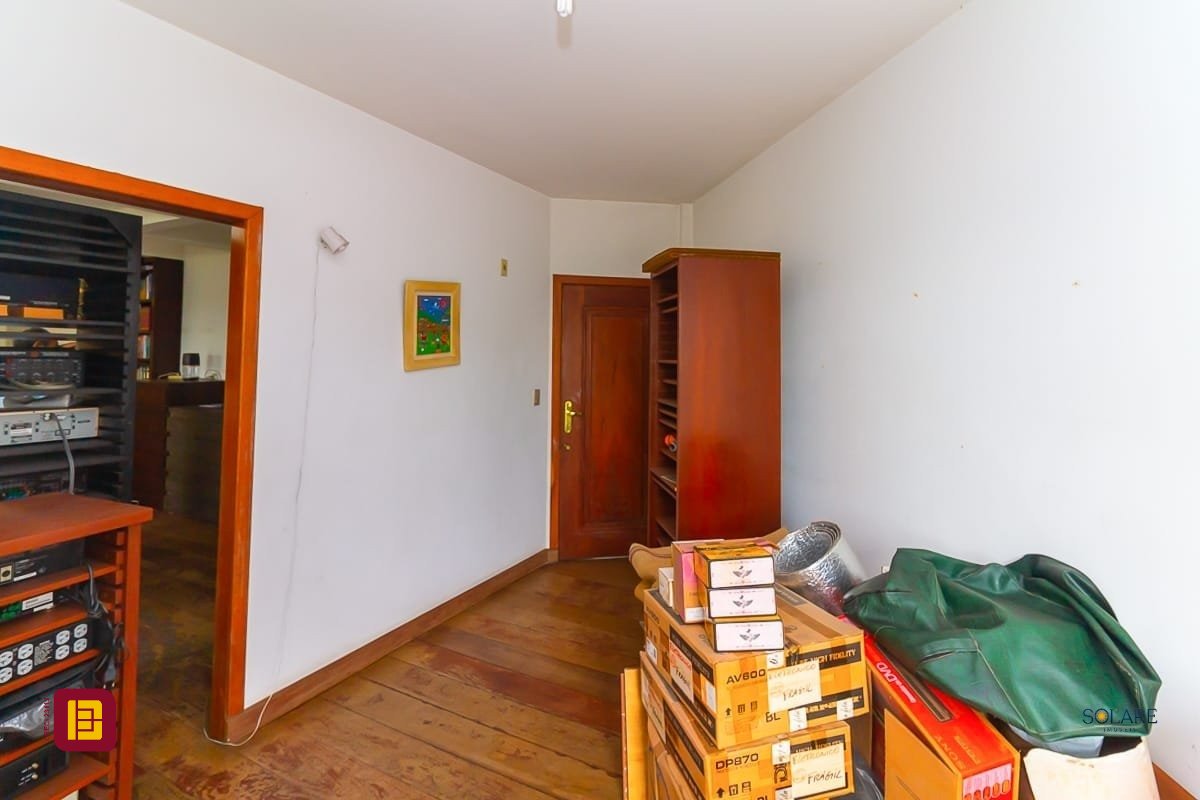 Apartamento com 230m², 5 quartos (sendo 1 suíte), 2 garagens, no bairro Agronômica em Florianópolis