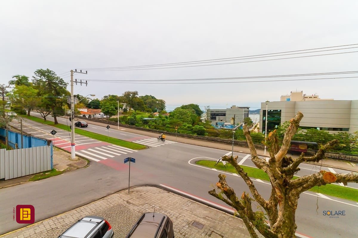 Apartamento com 230m², 5 quartos (sendo 1 suíte), 2 garagens, no bairro Agronômica em Florianópolis