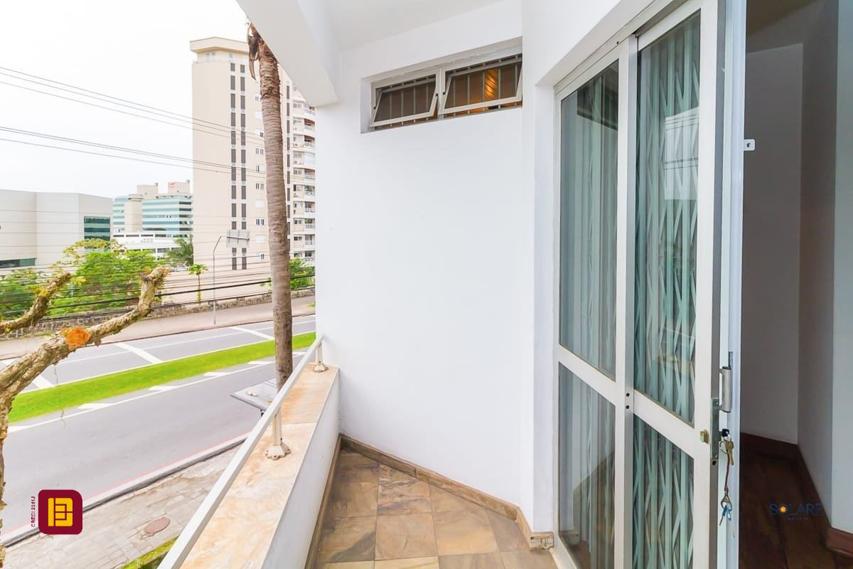 Apartamento com 230m², 5 quartos (sendo 1 suíte), 2 garagens, no bairro Agronômica em Florianópolis
