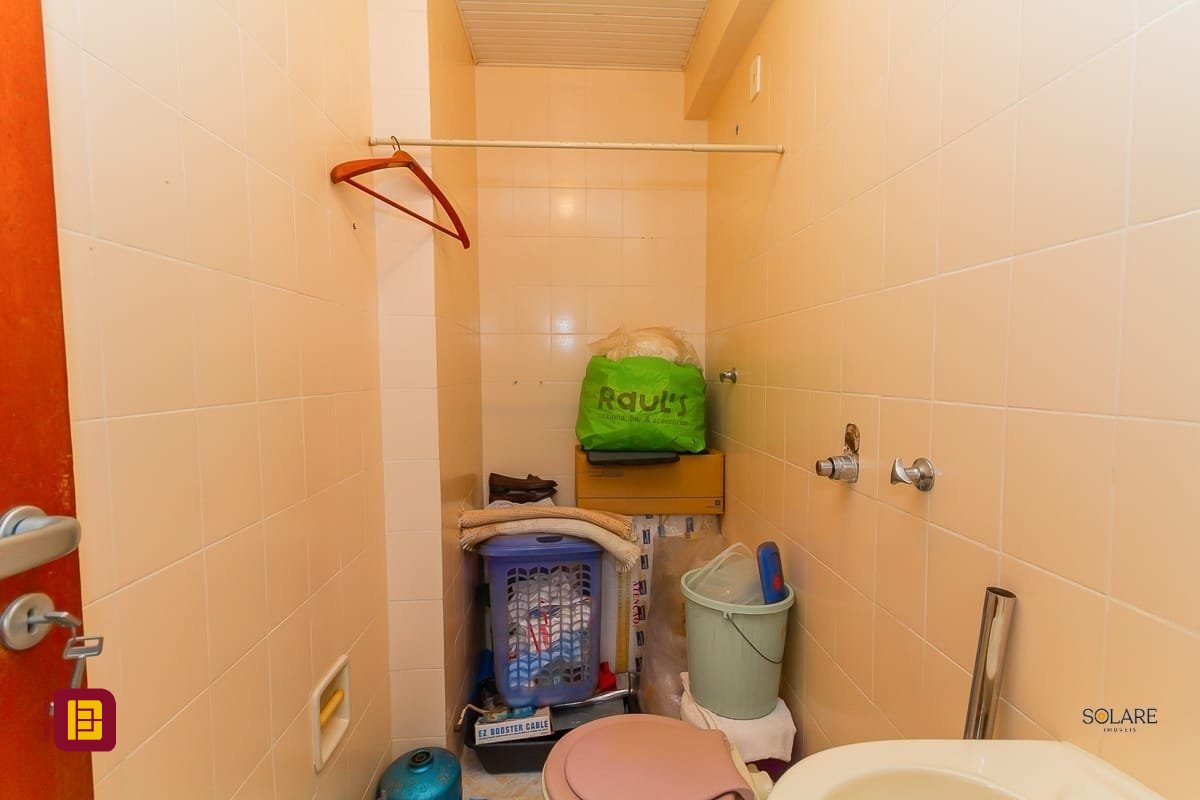 Apartamento com 230m², 5 quartos (sendo 1 suíte), 2 garagens, no bairro Agronômica em Florianópolis