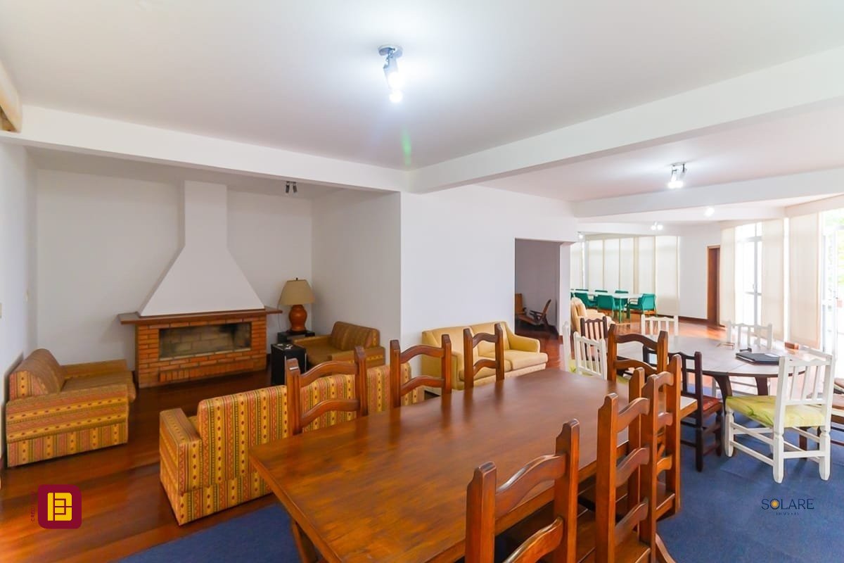 Apartamento com 230m², 5 quartos (sendo 1 suíte), 2 garagens, no bairro Agronômica em Florianópolis