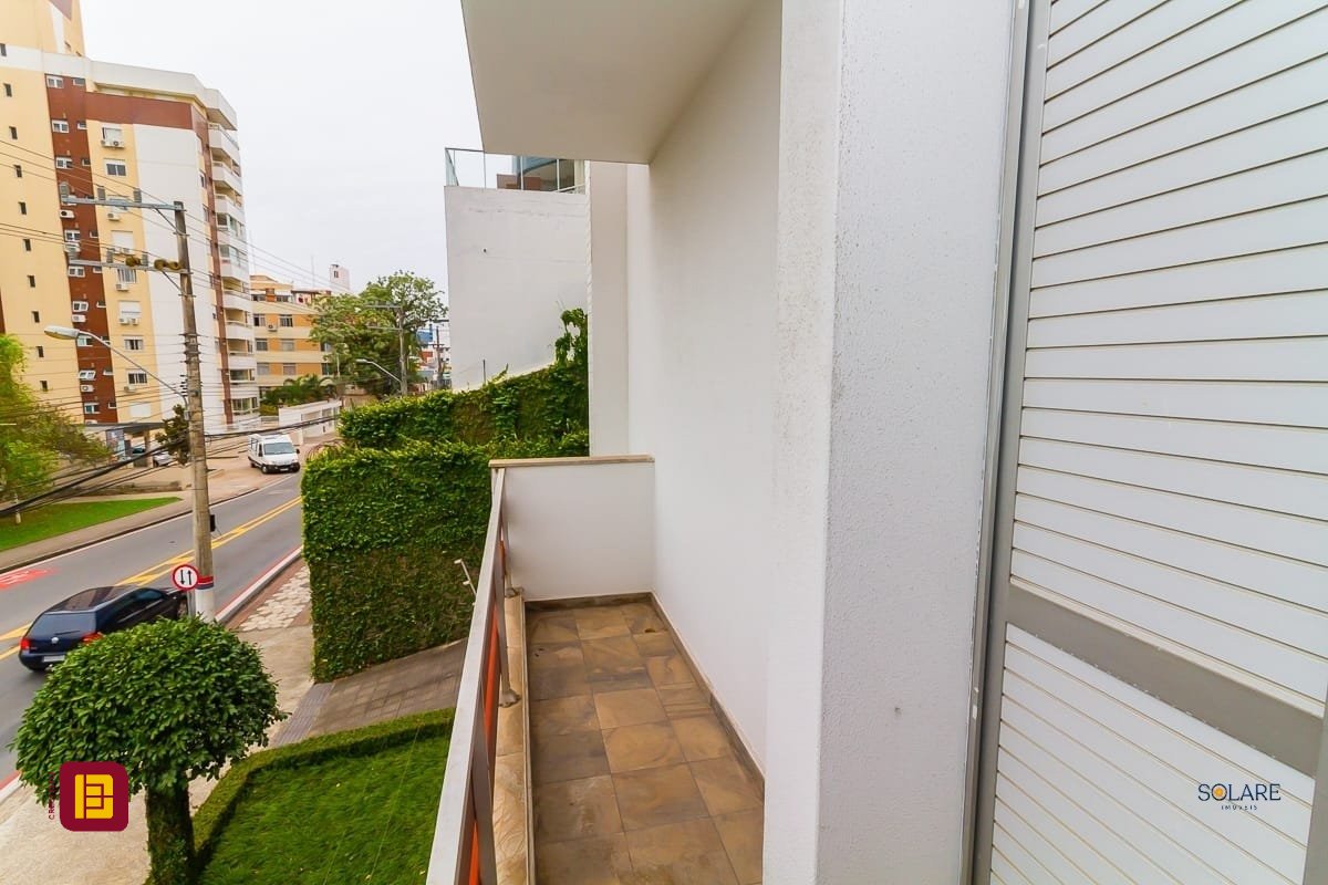 Apartamento com 230m², 5 quartos (sendo 1 suíte), 2 garagens, no bairro Agronômica em Florianópolis