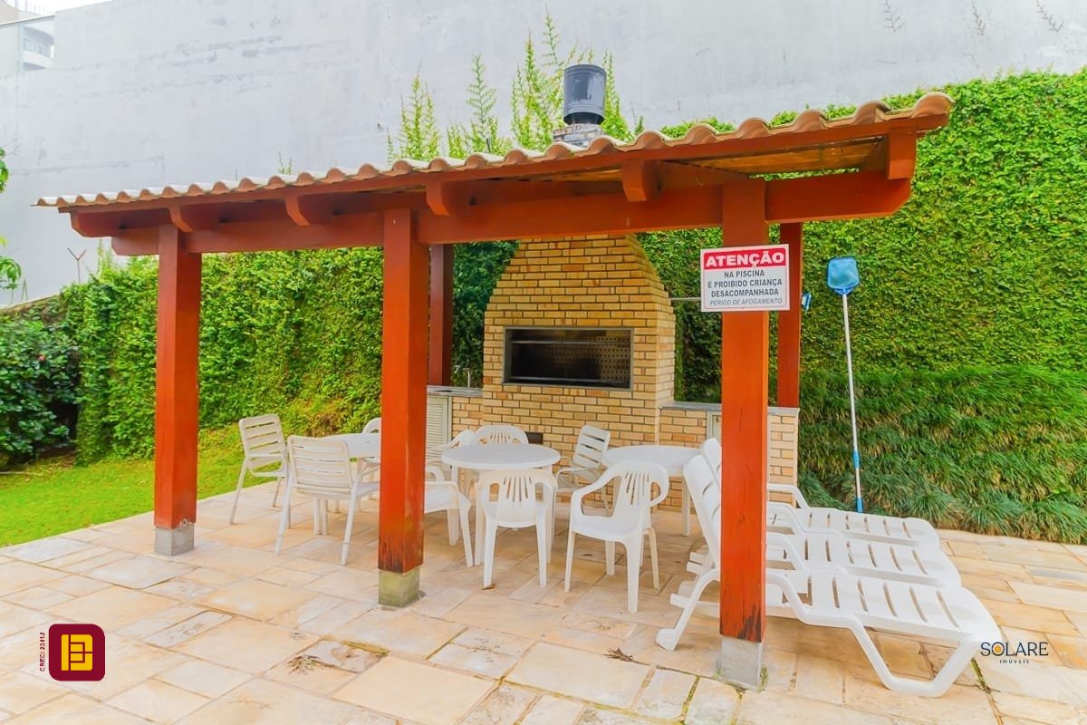 Apartamento com 230m², 5 quartos (sendo 1 suíte), 2 garagens, no bairro Agronômica em Florianópolis