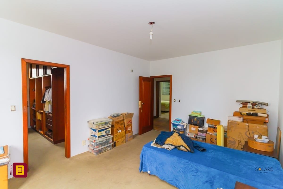 Apartamento com 230m², 5 quartos (sendo 1 suíte), 2 garagens, no bairro Agronômica em Florianópolis