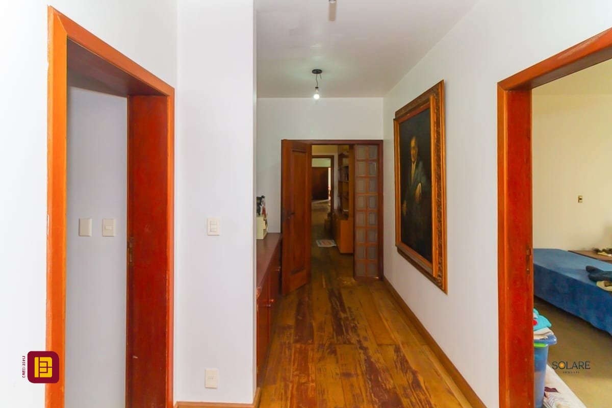 Apartamento com 230m², 5 quartos (sendo 1 suíte), 2 garagens, no bairro Agronômica em Florianópolis