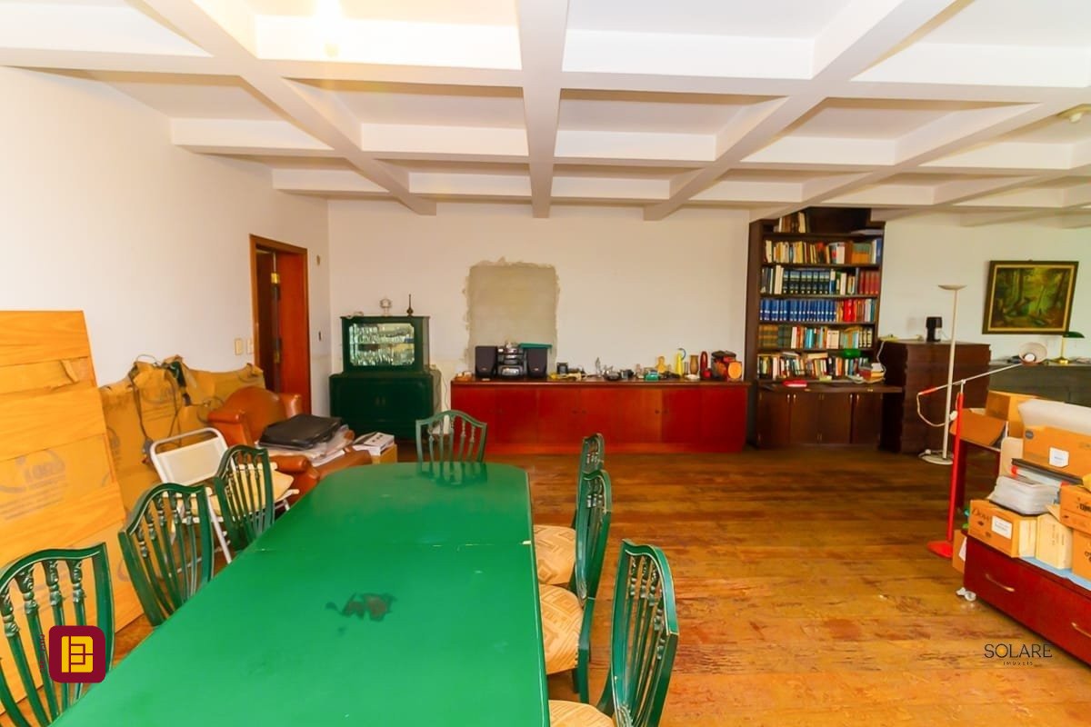 Apartamento com 230m², 5 quartos (sendo 1 suíte), 2 garagens, no bairro Agronômica em Florianópolis