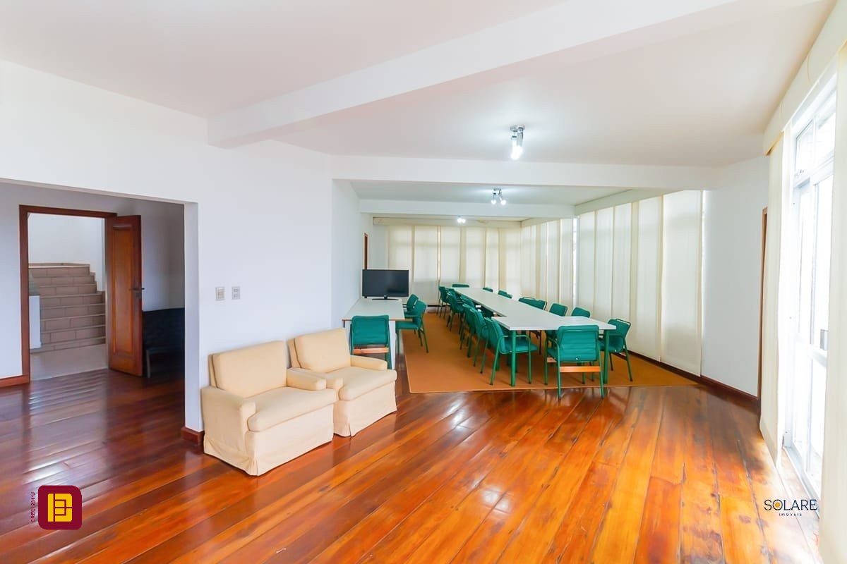 Apartamento com 230m², 5 quartos (sendo 1 suíte), 2 garagens, no bairro Agronômica em Florianópolis