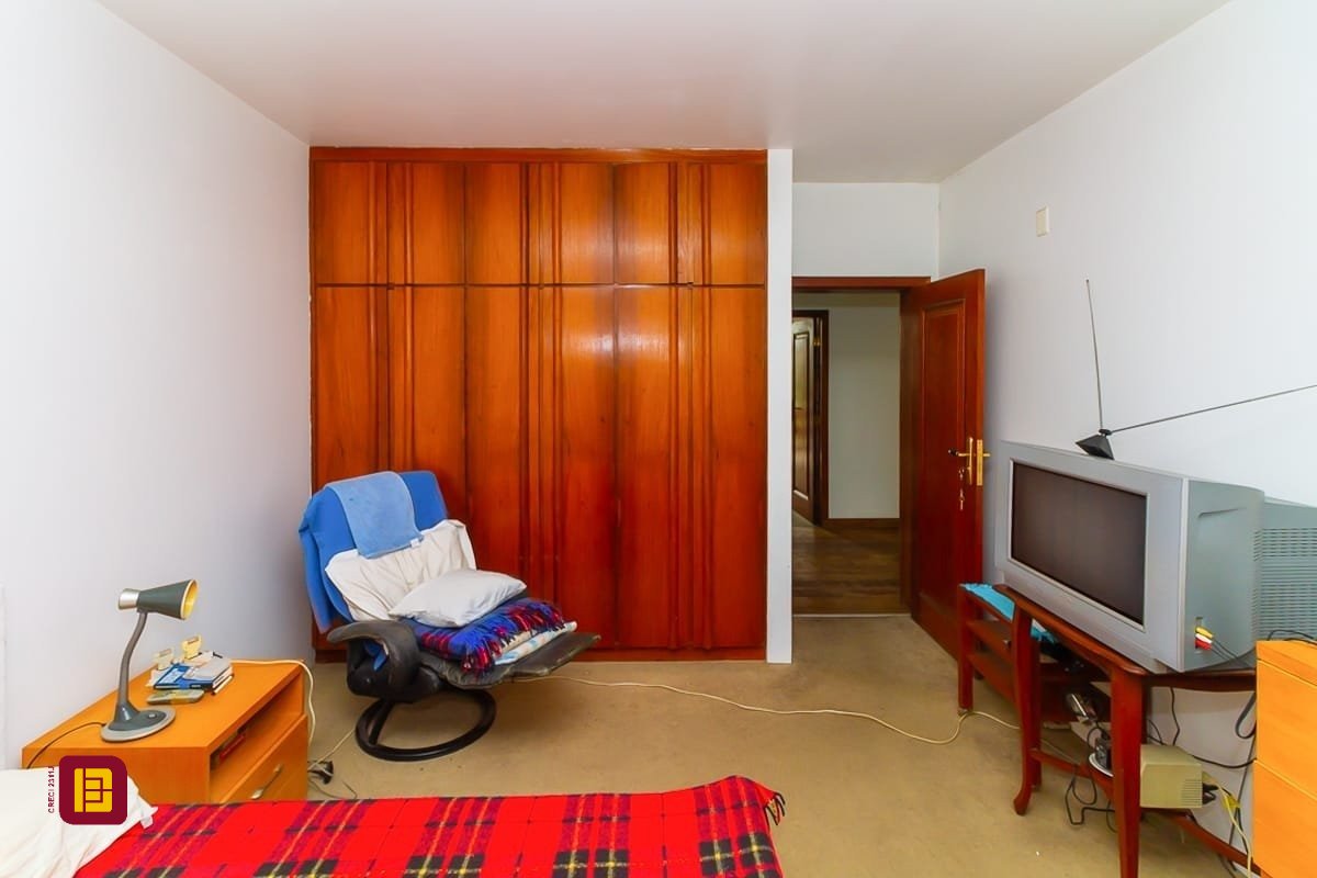 Apartamento com 230m², 5 quartos (sendo 1 suíte), 2 garagens, no bairro Agronômica em Florianópolis