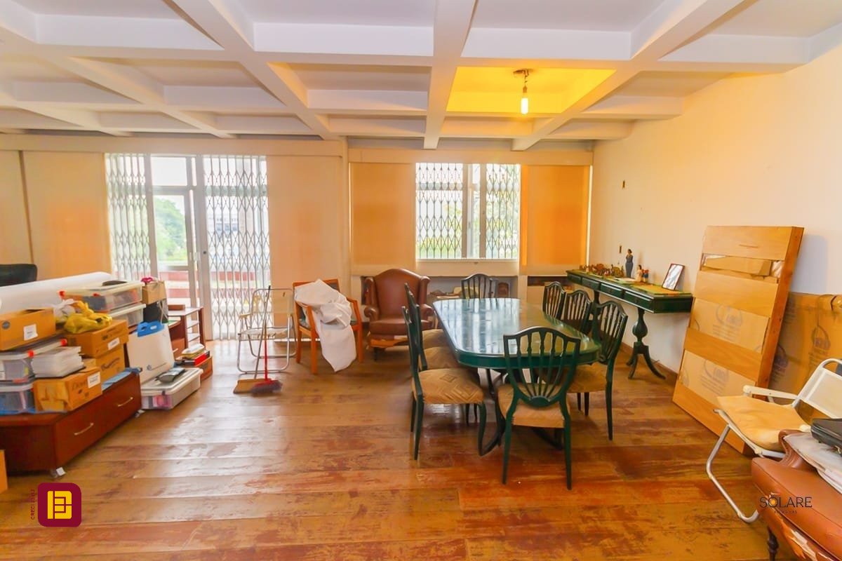 Apartamento com 230m², 5 quartos (sendo 1 suíte), 2 garagens, no bairro Agronômica em Florianópolis