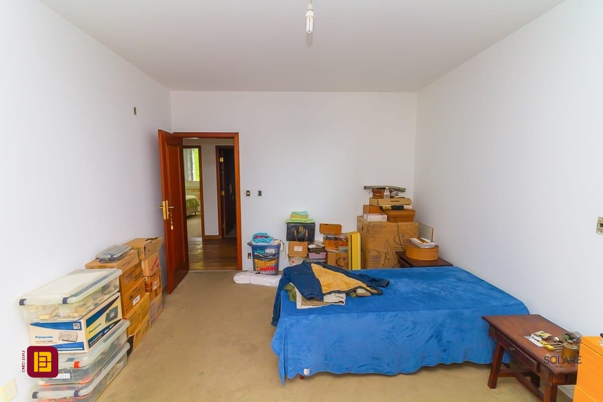 Apartamento com 230m², 5 quartos (sendo 1 suíte), 2 garagens, no bairro Agronômica em Florianópolis