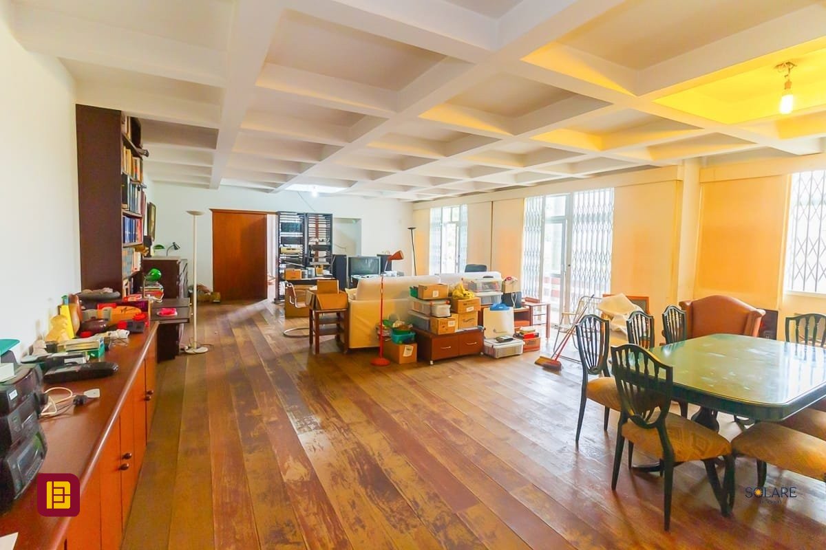 Apartamento com 230m², 5 quartos (sendo 1 suíte), 2 garagens, no bairro Agronômica em Florianópolis