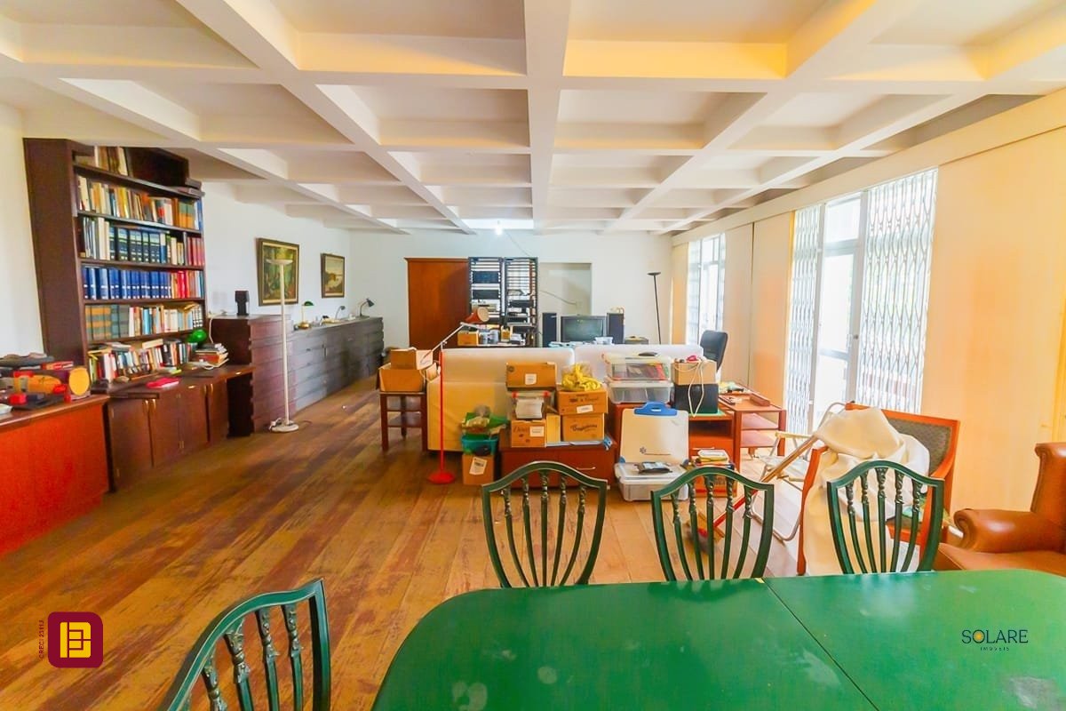 Apartamento com 230m², 5 quartos (sendo 1 suíte), 2 garagens, no bairro Agronômica em Florianópolis