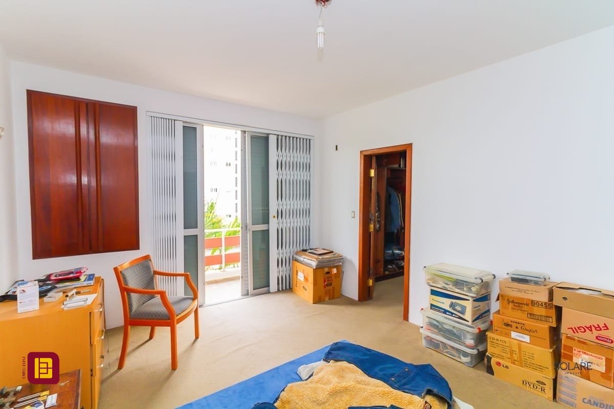 Apartamento com 230m², 5 quartos (sendo 1 suíte), 2 garagens, no bairro Agronômica em Florianópolis