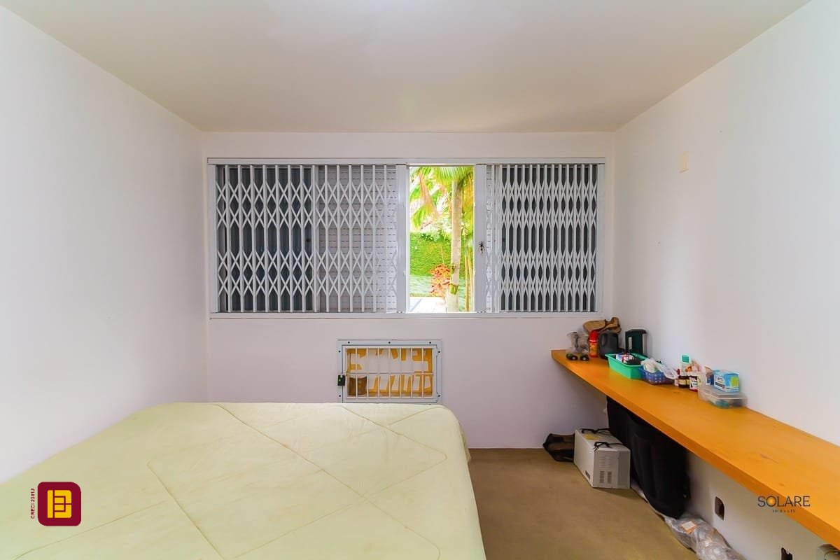 Apartamento com 230m², 5 quartos (sendo 1 suíte), 2 garagens, no bairro Agronômica em Florianópolis