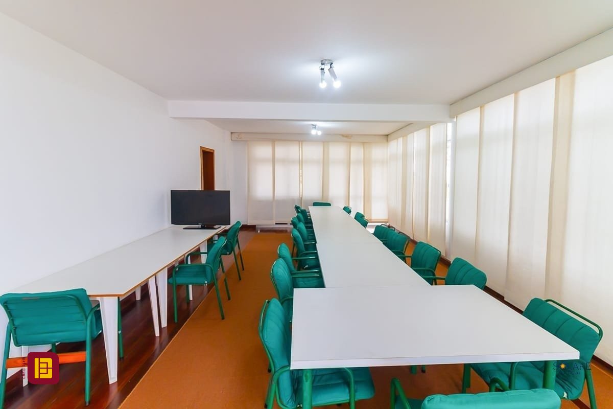 Apartamento com 230m², 5 quartos (sendo 1 suíte), 2 garagens, no bairro Agronômica em Florianópolis